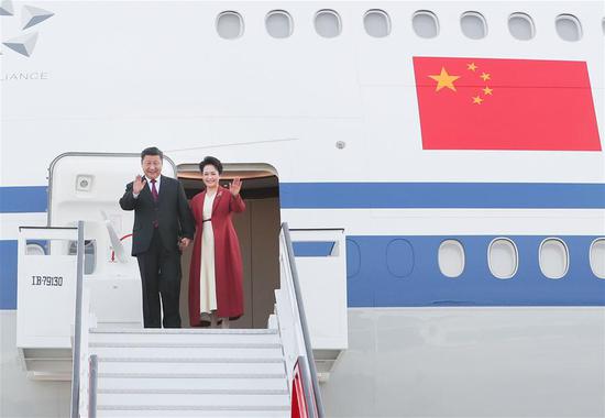 Chinese President Xi Jinping and his wife, Peng Liyuan, disembark from the plane in Madrid, Spain, Nov. 27, 2018. Xi Jinping arrived in Spain on Tuesday for a three-day state visit. (Xinhua/Xie Huanchi)