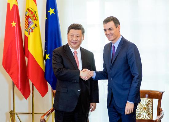 Chinese President Xi Jinping (L) meets with Spanish Prime Minister Pedro Sanchez in Madrid, Spain, Nov. 28, 2018. (Xinhua/Li Xueren)